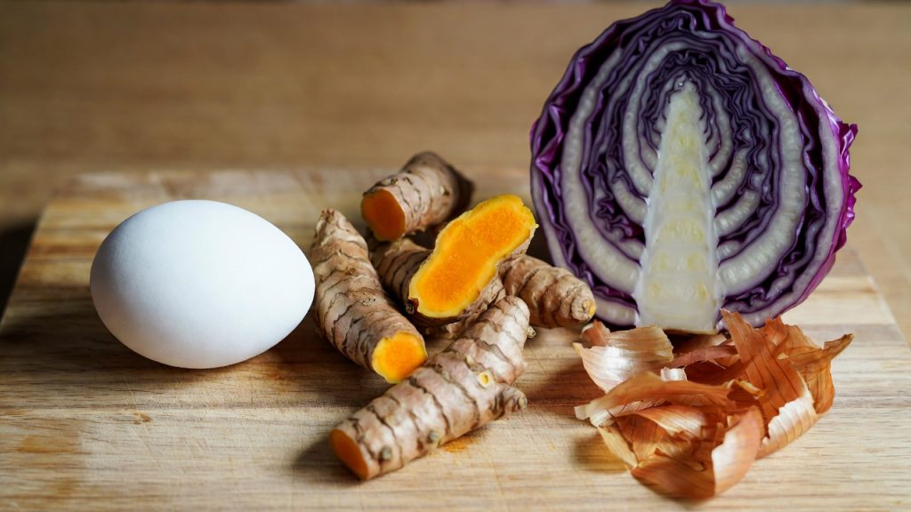 Ostereier färben mit Naturmaterialien – Schritt für Schritt Anleitung